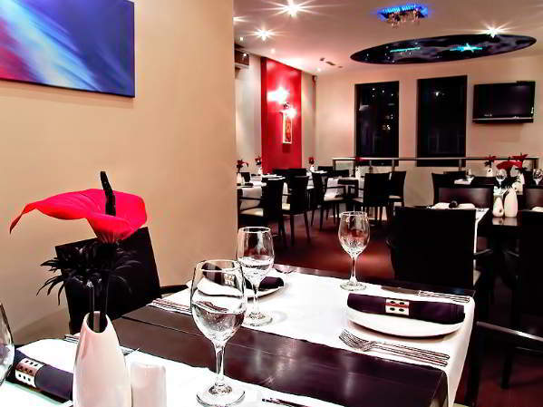 simla-indian-restaurant-boldmere-inside-seating-decor